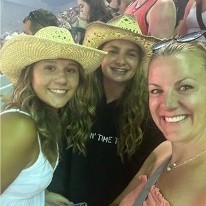 Meet your Posher, Deviney